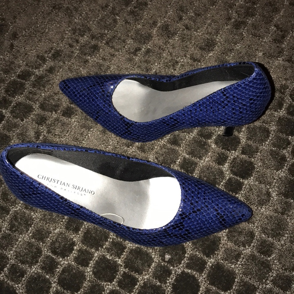Black and blue faux snake skins heels